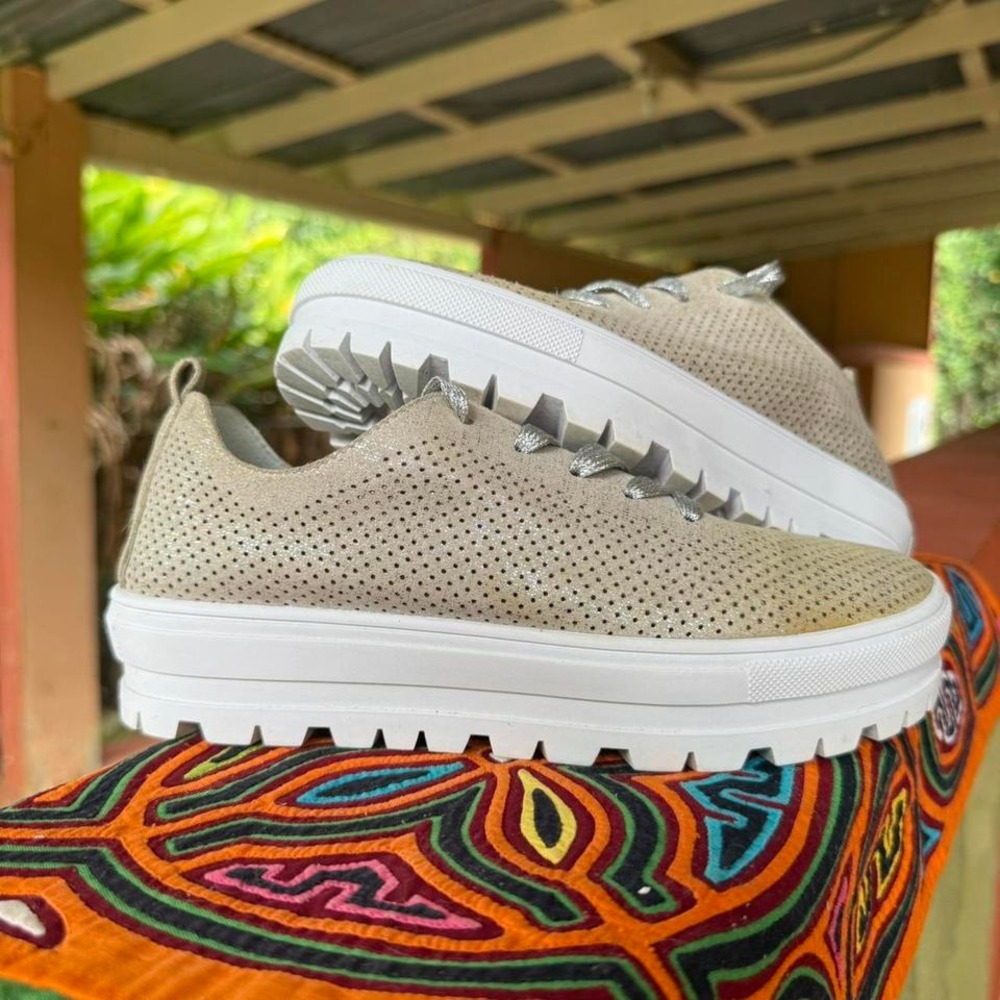 Novus Suede Platform Sneakers Women Size 6 Silver Shimmer Summer Vacation Resort